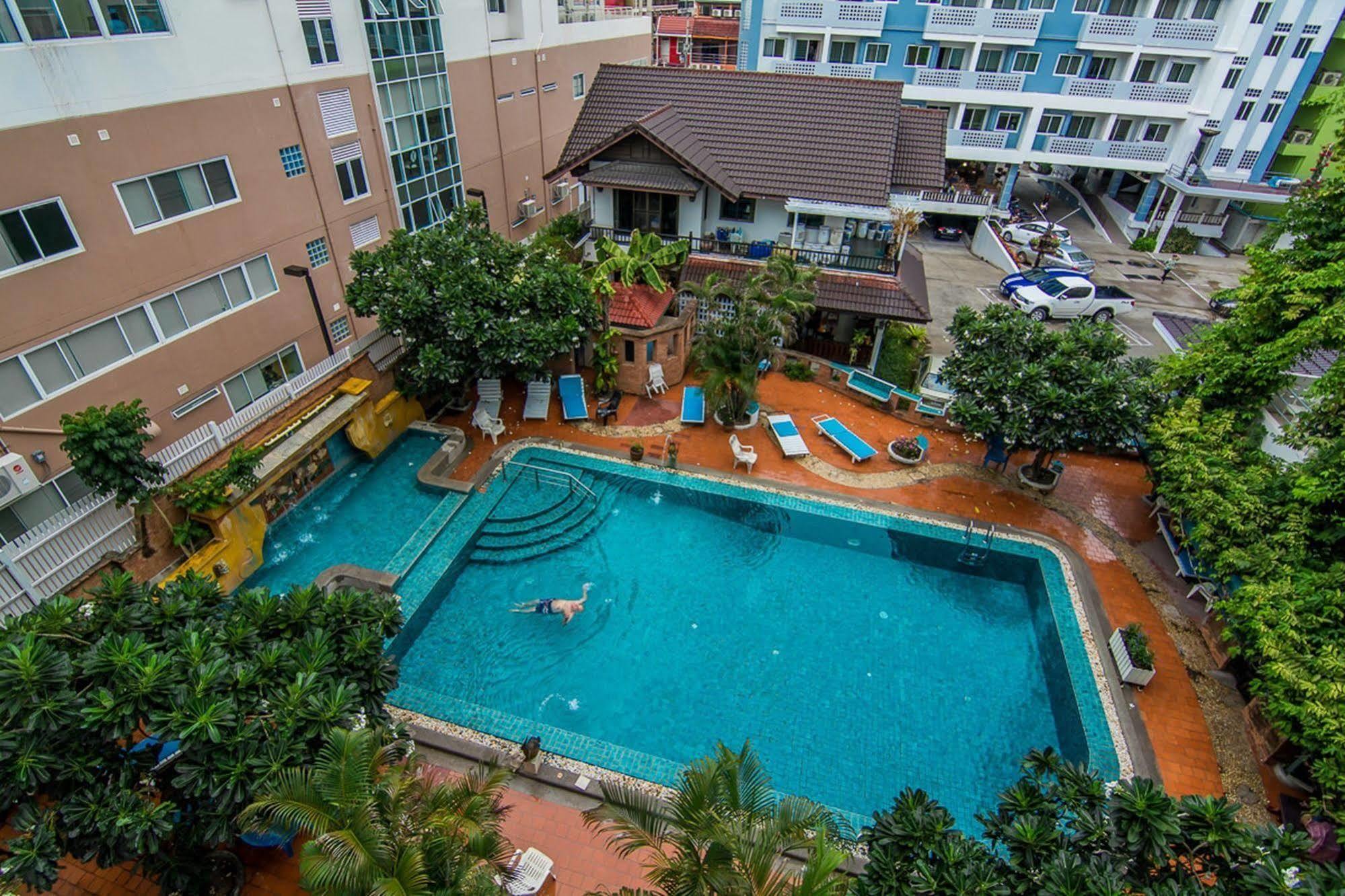 Hôtel Sutus Court 1 à Pattaya Extérieur photo